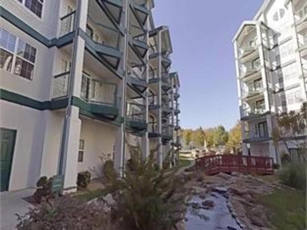 Surrey'S Carriage Place Resort Branson Exterior photo